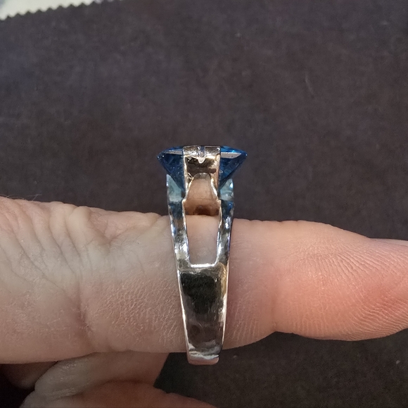 Stunning Blue Gemstone Ring-Vintage - Picture 5 of 12